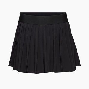 Aritzia TnAction tennis skirt shorts size M